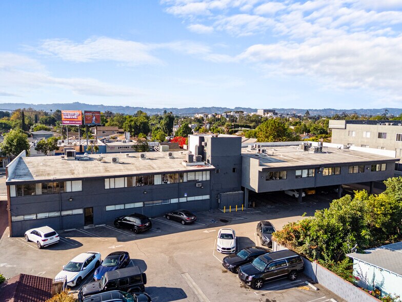 More Photos Of 11755 Victory Blvd, North Hollywood Medical For Lease