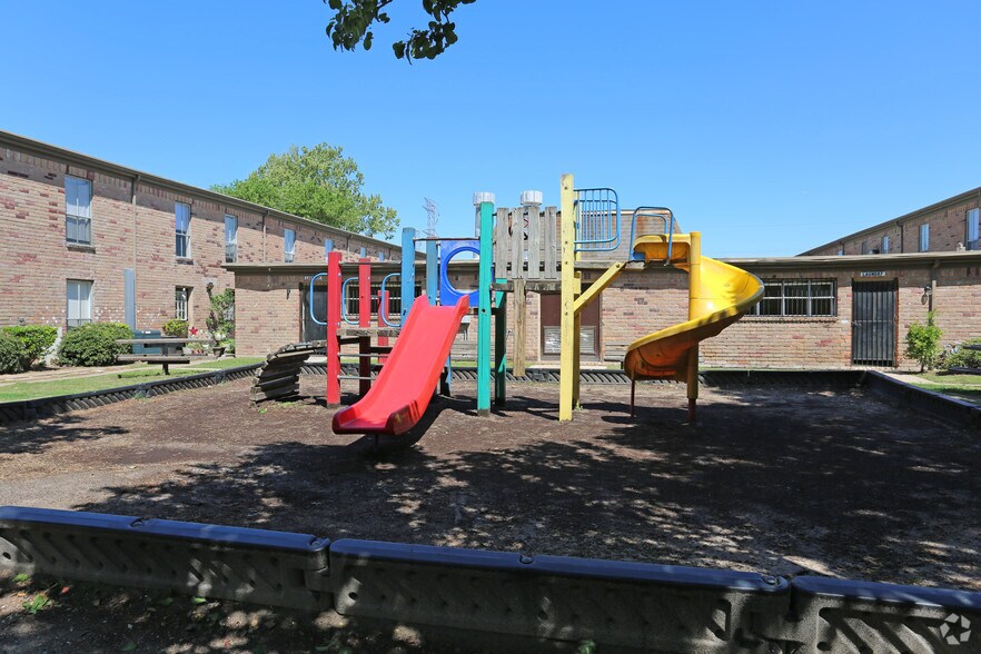 More Photos Of 10000 Hammerly Blvd, Houston Apartments For Sale