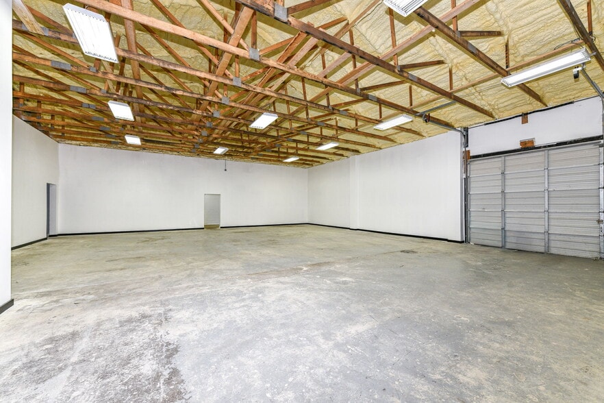 More Photos Of 3910 E 21st St, Indianapolis Auto Repair For Sale