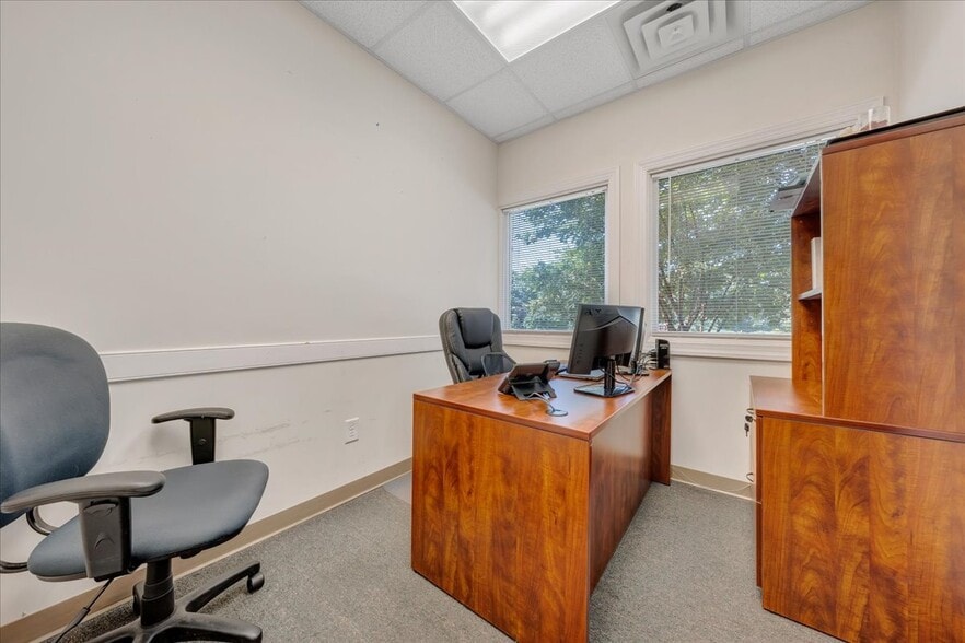 More Photos Of 2408 Electric Rd, Roanoke Medical For Lease