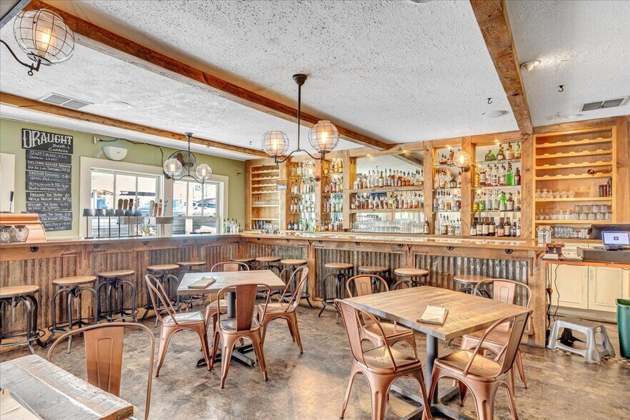 More Photos Of 18736 Main St, Groveland Hotel For Sale