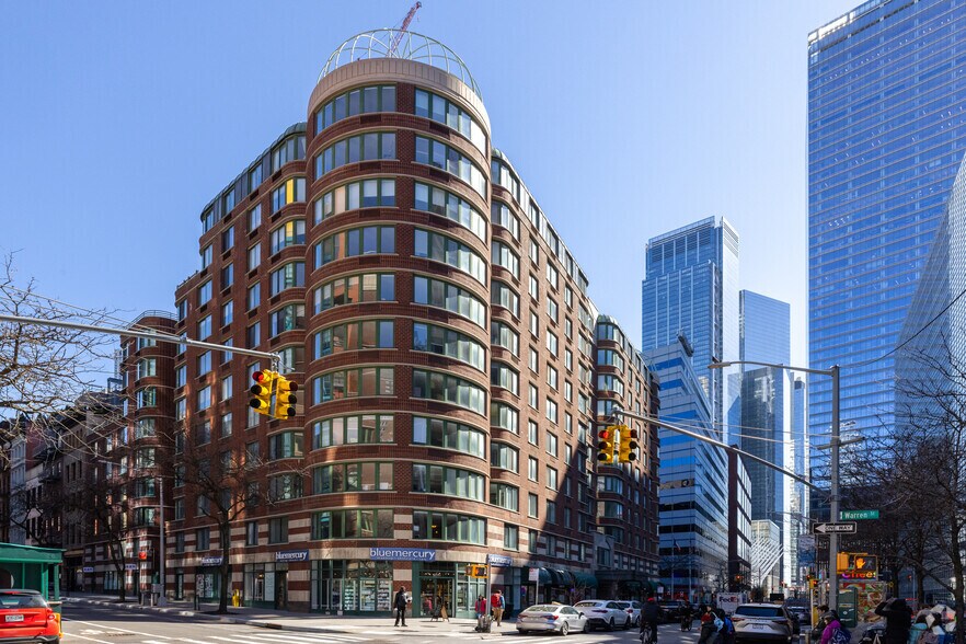 More Photos Of 275 Greenwich St, New York Apartments For Lease