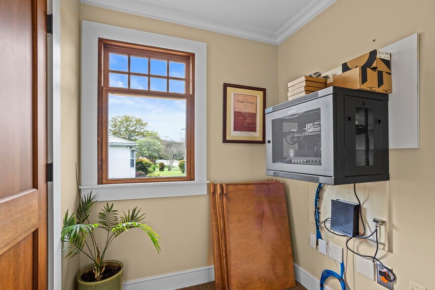 More Photos Of 7 Henderson Rd, Greenville Office For Sale