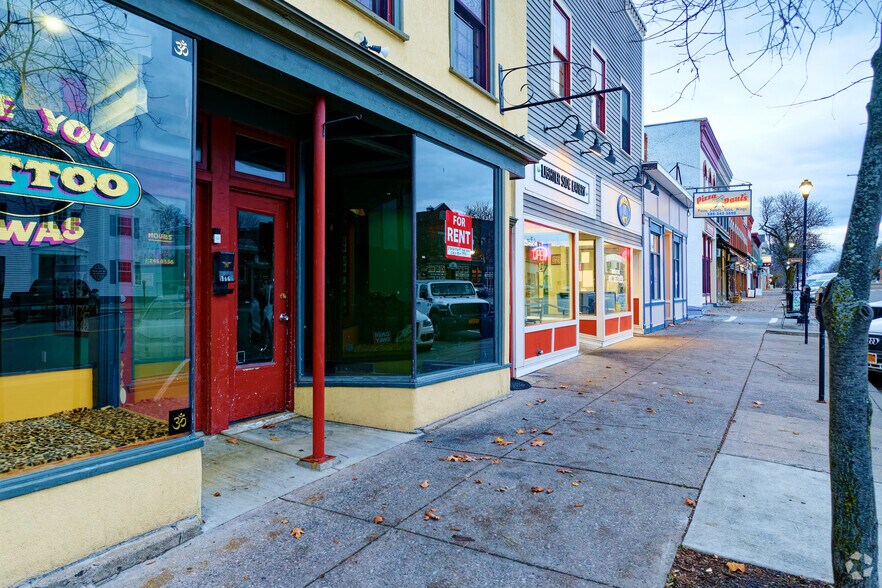 More Photos Of 116 Main St, Geneseo Storefront Retail Residential For Lease