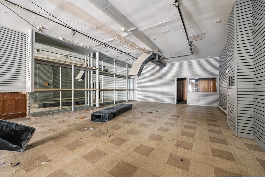 More Photos Of 507 32nd St, Union City Storefront Retail Office For Sale