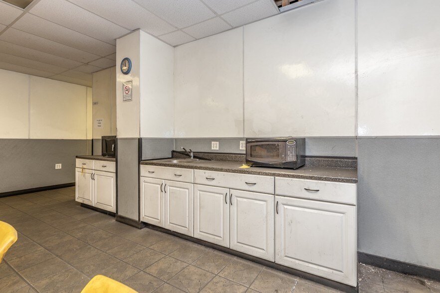 More Photos Of 283 N Main St, Fredericktown Industrial For Sale