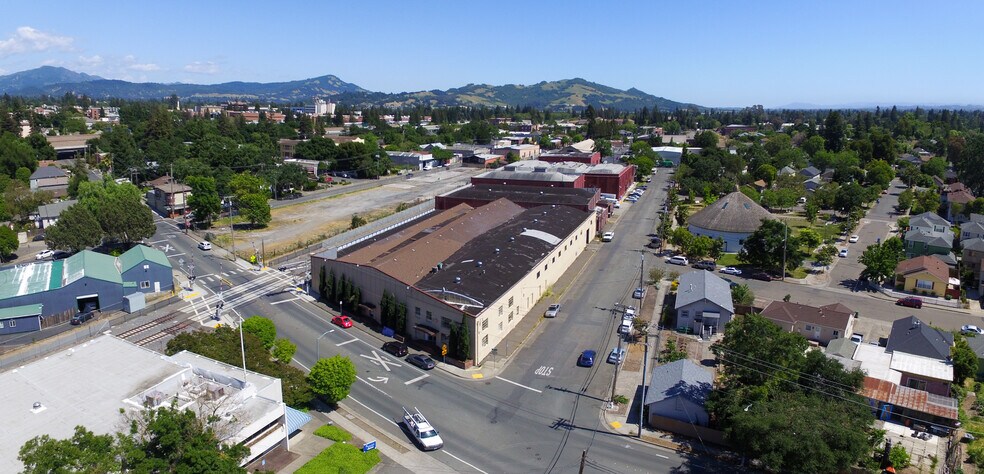 More Photos Of 8 W 9th St, Santa Rosa Warehouse For Lease