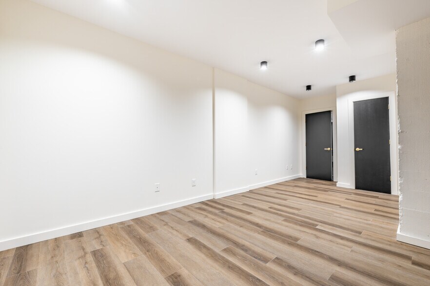 More Photos Of 2506 E Washington St, Indianapolis Storefront Retail Office For Sale