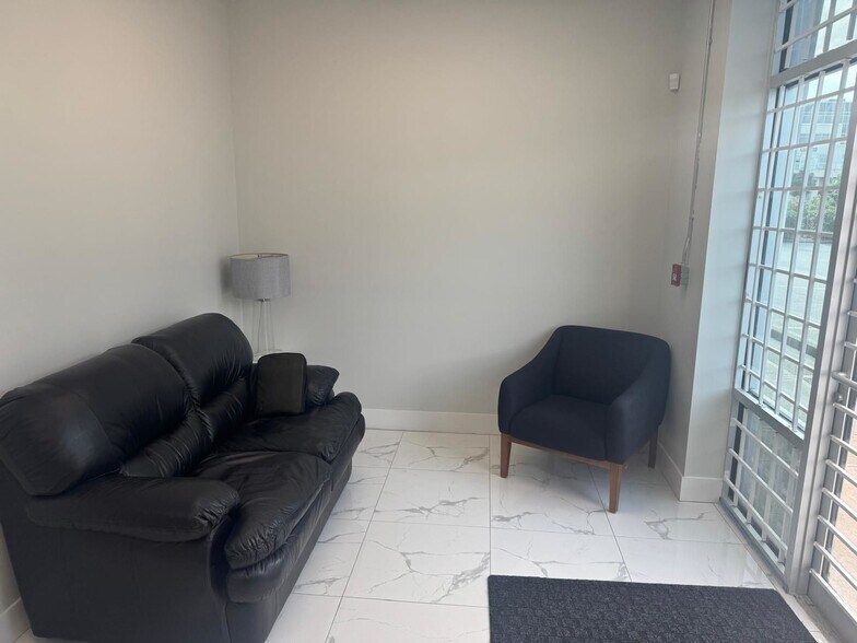 More Photos Of 6638 152A St, Surrey Office For Sale