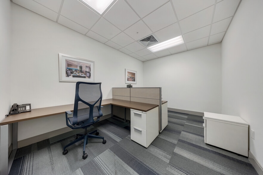 More Photos Of 2920-2950 NE 207th St, Aventura Unknown For Lease