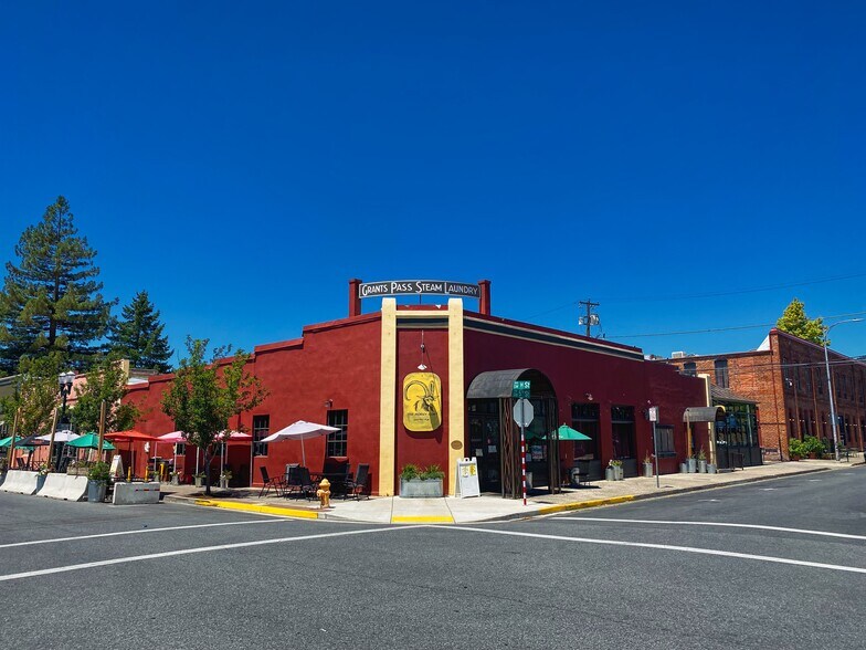 More Photos Of 234 SW 5th St, Grants Pass Restaurant For Lease