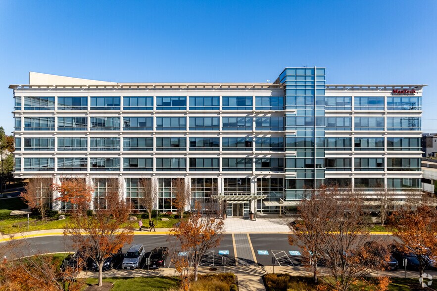 More Photos Of 2250 Corporate Park Dr, Herndon Office For Lease