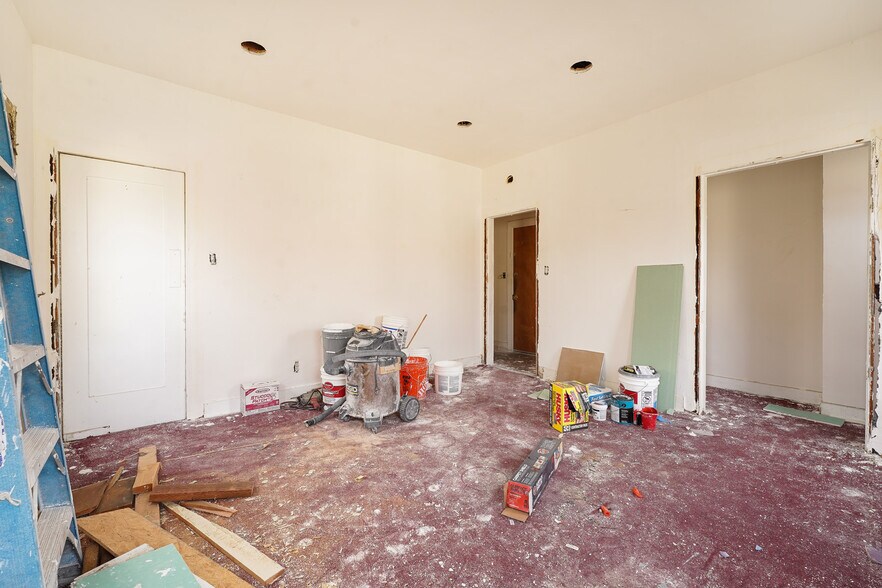 More Photos Of 1519 W 30th St, Los Angeles Apartments For Sale