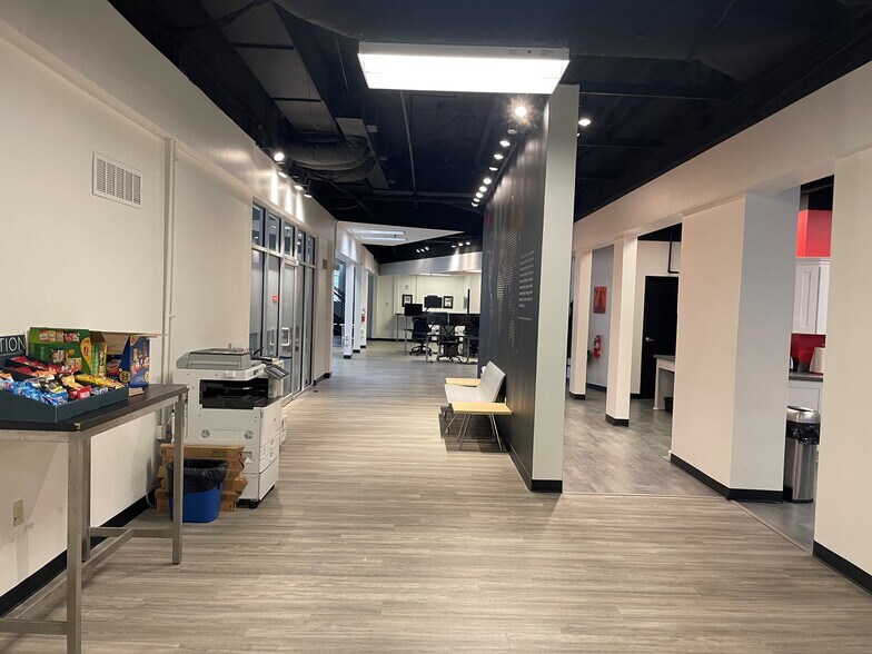 More Photos Of 643 Magazine St, New Orleans Office For Sale
