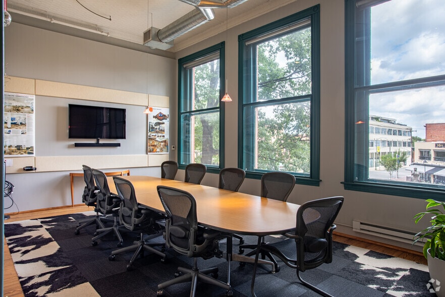 More Photos Of 23 W Broad St, Richmond Office For Sale