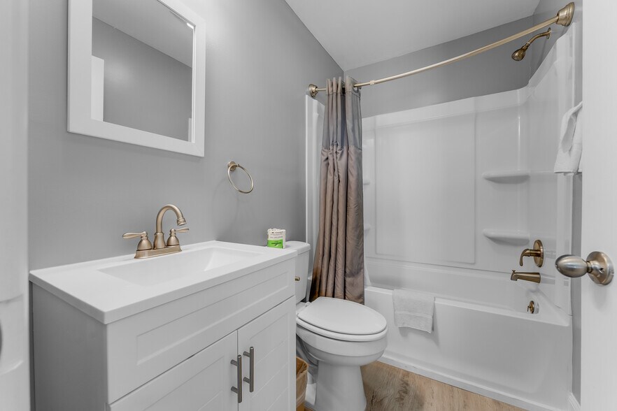 More Photos Of 21507 Seneca Trl, Marlinton Hotel For Sale