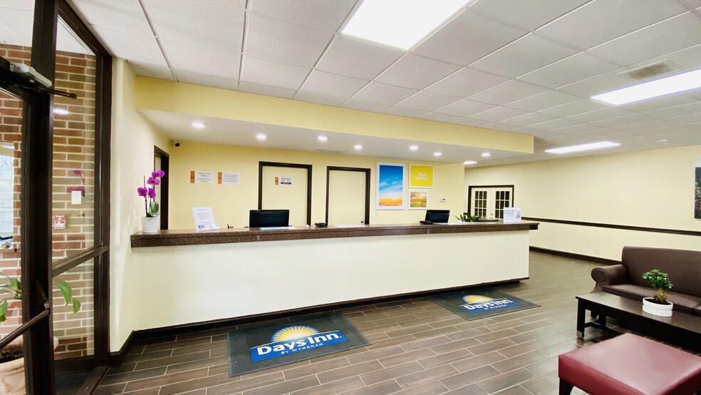 More Photos Of 484 Moody Dr, Maysville Hotel For Sale