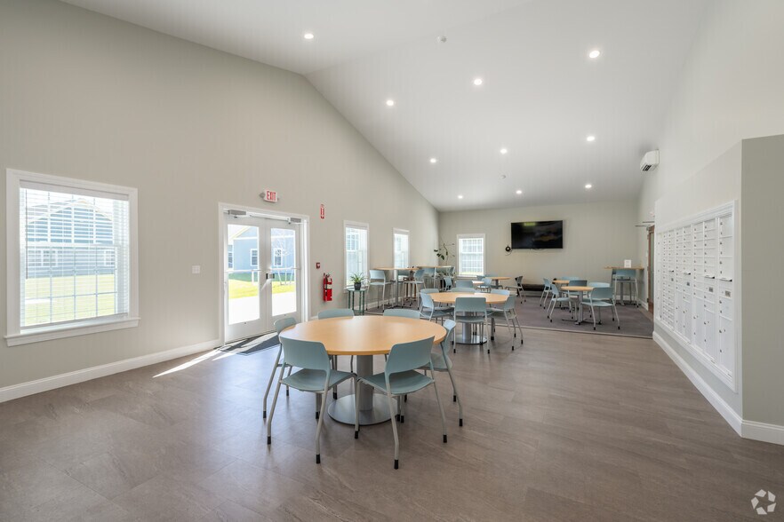 More Photos Of 41 Romano Vineyard way, North Kingstown Office For Lease