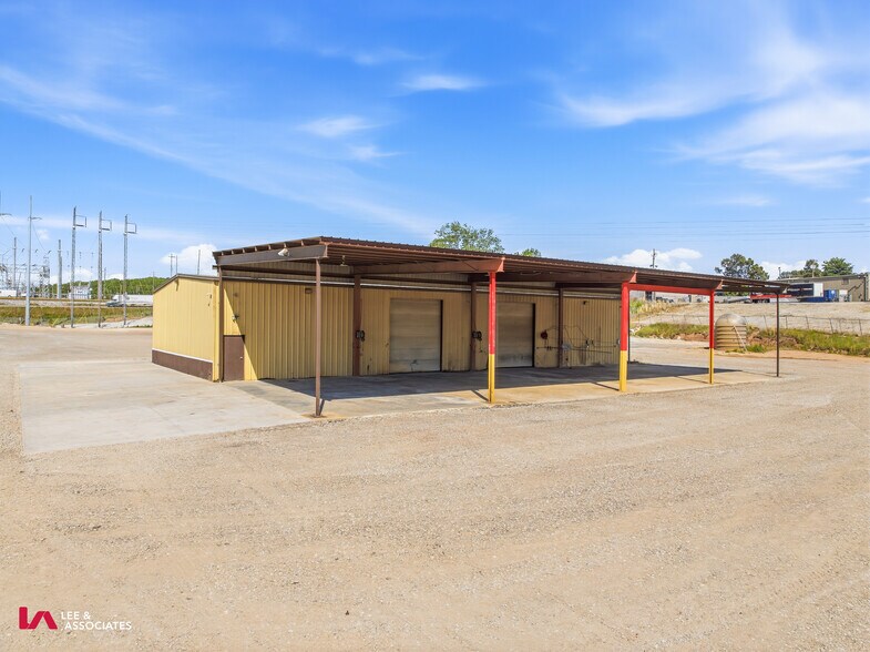 More Photos Of 1364 Candler Rd, Gainesville Truck Terminal For Lease