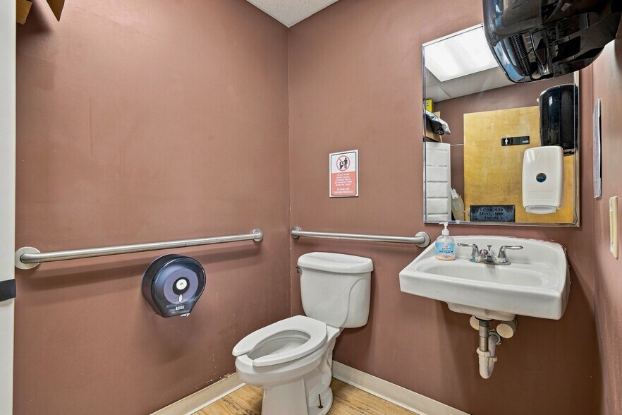 More Photos Of 547 E Main St, Ashland Restaurant For Sale