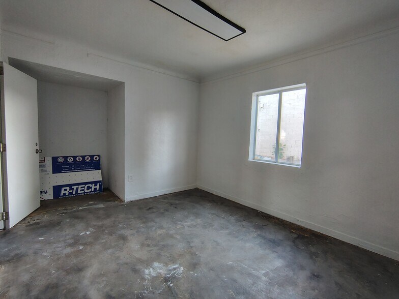 More Photos Of 219 W Mahoney Ave, Mesa Service For Lease