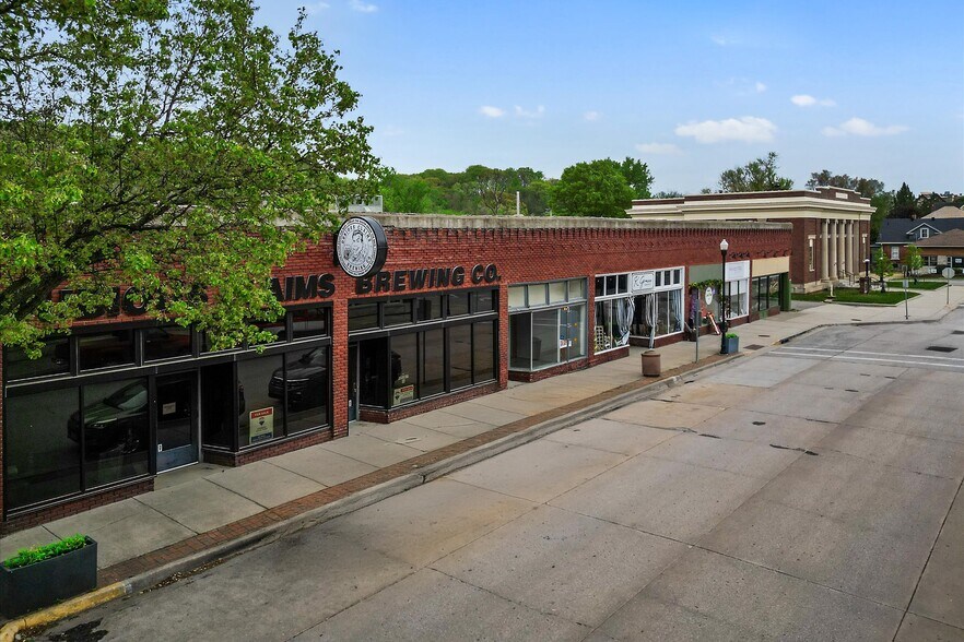 More Photos Of 453-463 S Thompson Ave, Excelsior Springs Storefront Retail Office For Sale