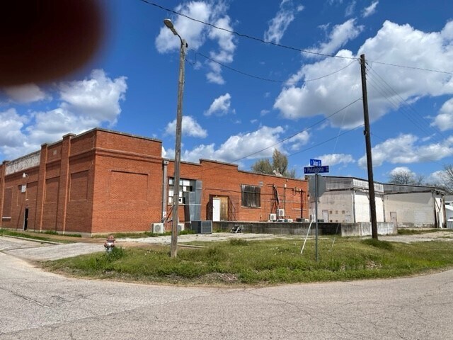 More Photos Of 227 S Philadelphia Ave, Shawnee Warehouse For Sale