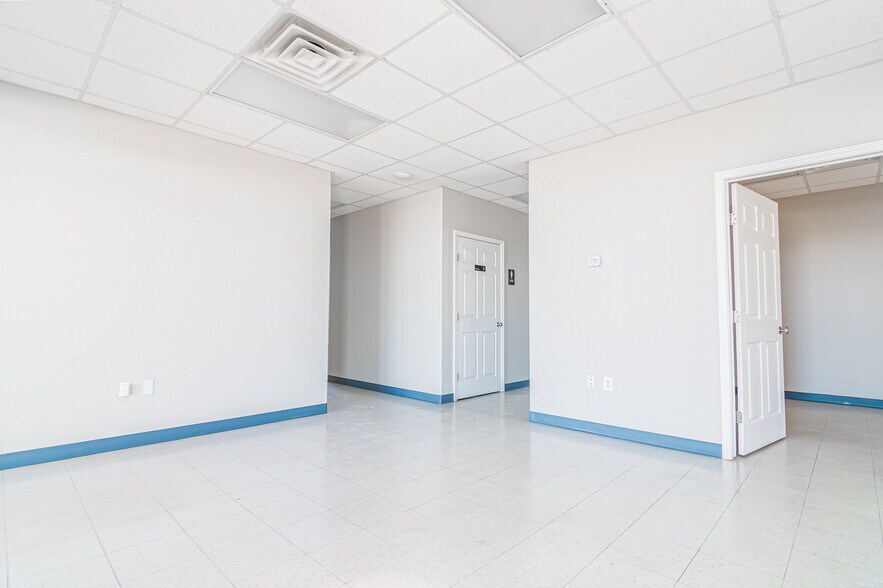 More Photos Of 10691 W Murphy St, Odessa Industrial For Lease