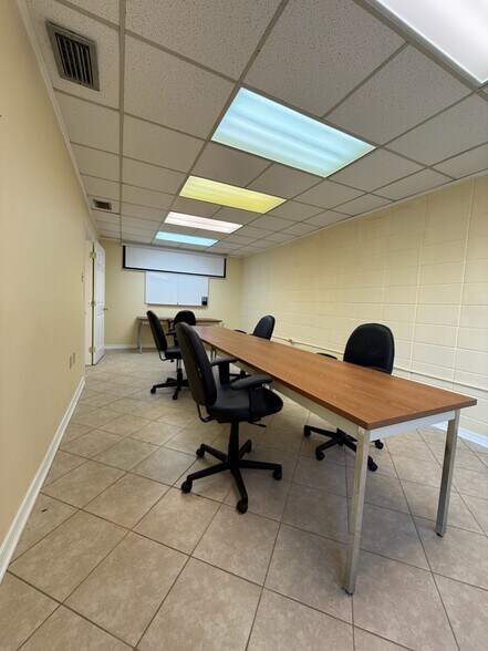 More Photos Of 3102 Canty St, Pascagoula Office For Sale