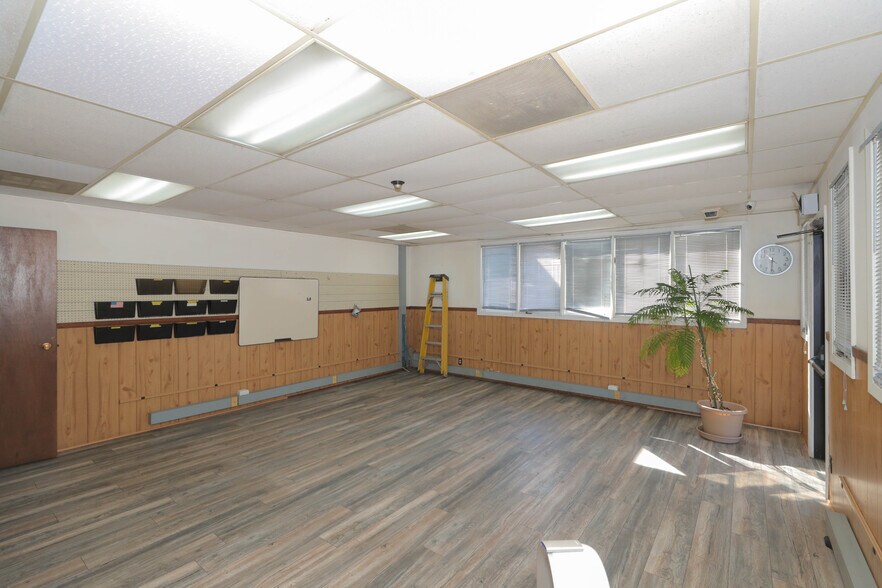 More Photos Of 4950 W Pershing Rd, Cicero Warehouse For Lease