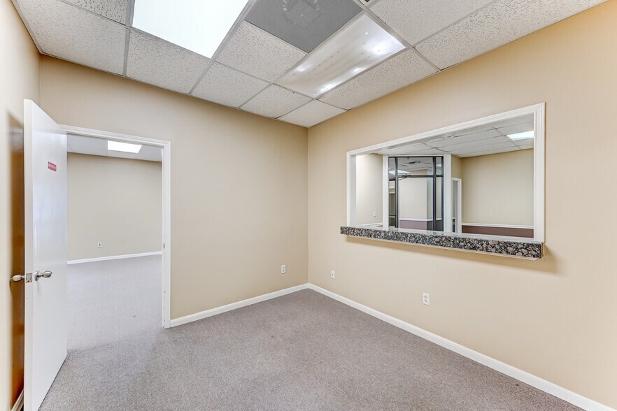 More Photos Of 14741 Pebble Bend Dr, Houston Loft Creative Space For Lease