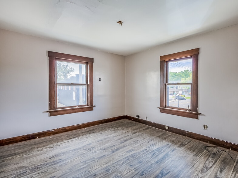 More Photos Of 1121 E State Blvd, Fort Wayne Freestanding For Sale