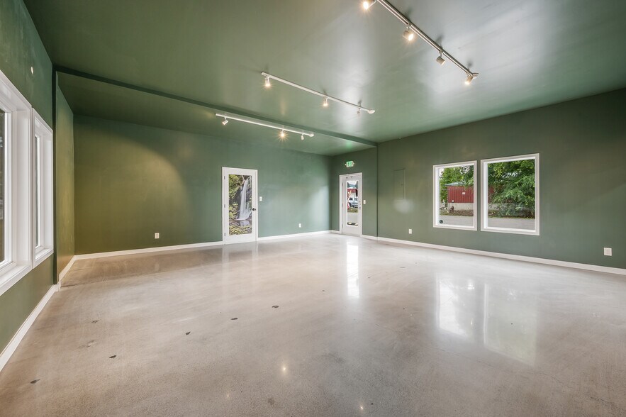 More Photos Of 1520 N Government Way, Coeur d'Alene Showroom For Sale