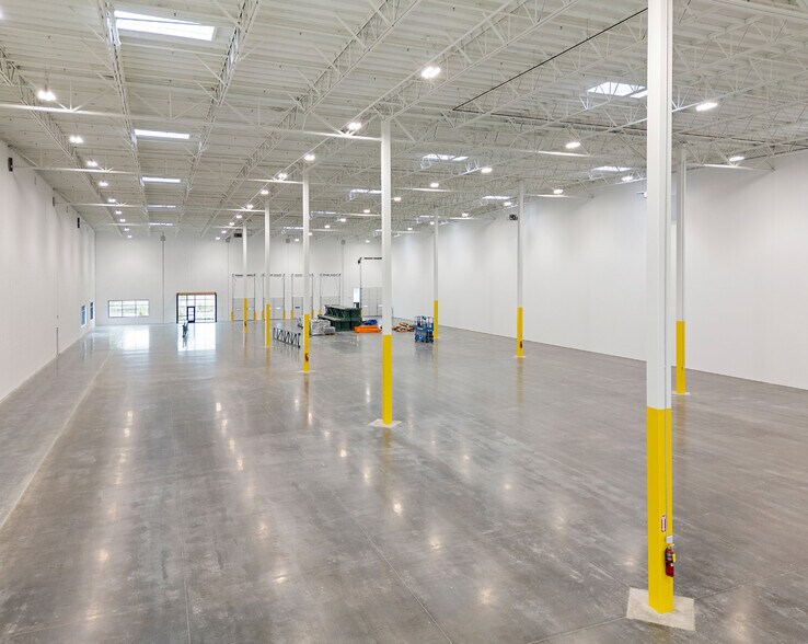 More Photos Of 14303 NE 63rd St, Vancouver Distribution For Lease