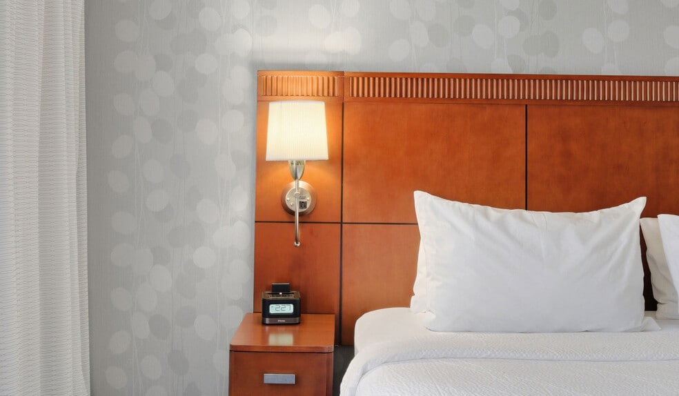 More Photos Of 800 Lake Cook Rd, Deerfield Hotel For Sale