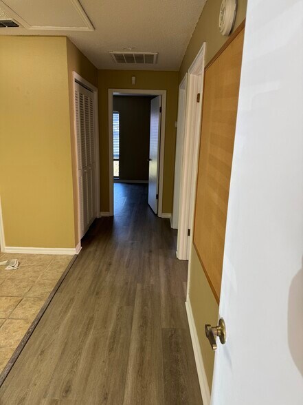 More Photos Of 5121 Ehrlich, Tampa Office For Lease