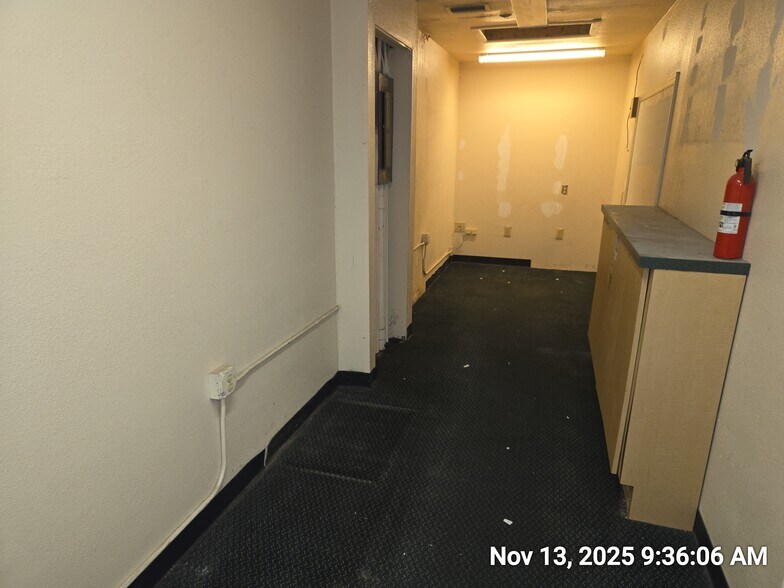 More Photos Of 225 E Brandon Blvd, Brandon General Retail For Lease