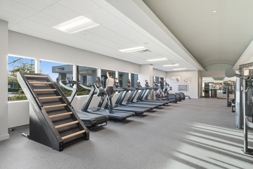More Photos Of 1920 Innovation Way, Libertyville Manufacturing For Lease
