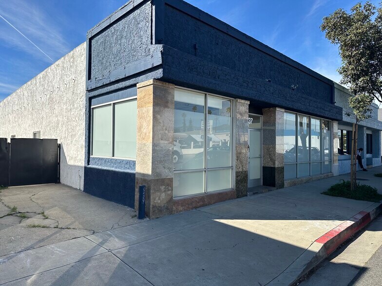 More Photos Of , Glendale General Retail For Sale