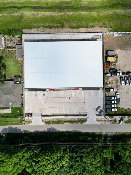 More Photos Of 11907 Bedford St, Houston Warehouse For Lease