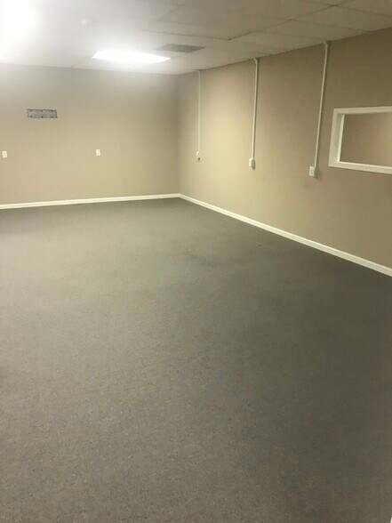 More Photos Of 232-236 Industrial Park Dr, Commerce Office For Lease