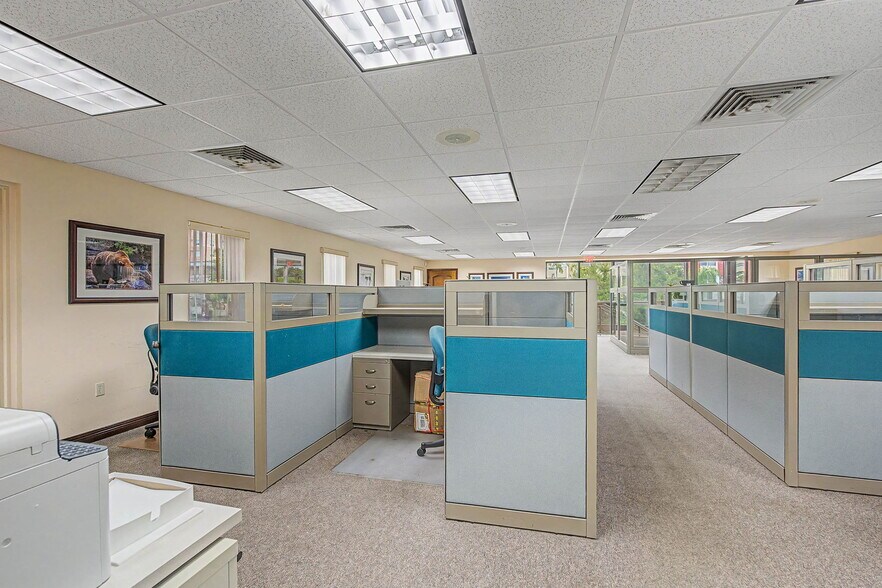 More Photos Of 9440 SW 77th Ave, Miami Office For Sale