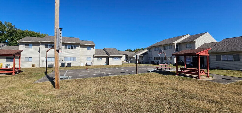More Photos Of 401 N Cumberland Ave, Russellville Apartments For Sale