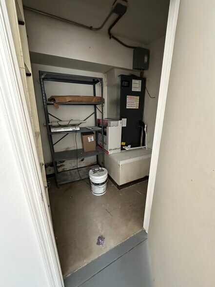 More Photos Of 18715 Colonial Dr, Orlando Warehouse For Lease