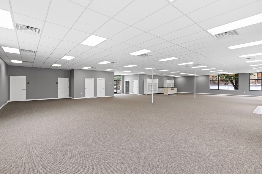 More Photos Of 7308 Shallowford Rd, Chattanooga Storefront Retail Office For Lease