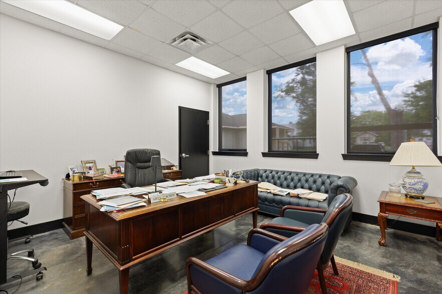 More Photos Of 501 N 3rd St, Longview Office For Sale