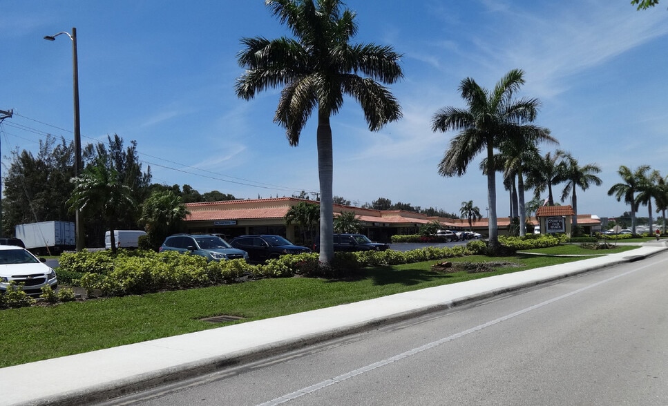 More Photos Of 3800 SE Dixie Hwy, Stuart Unknown For Lease