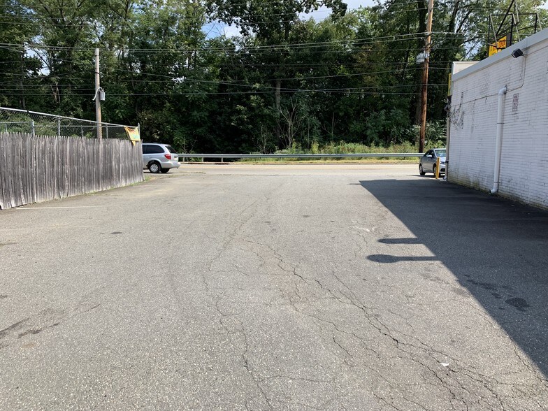 More Photos Of 98 Main St, East Brunswick General Retail For Lease