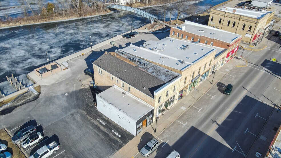 More Photos Of 127 W Main St, Omro Storefront Retail Office For Sale