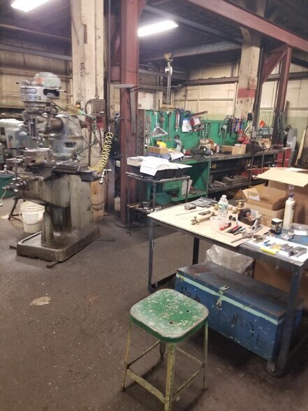 More Photos Of 64 Richards St, Brooklyn Warehouse For Lease